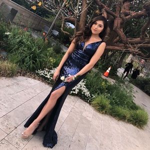 Navy blue prom dress!